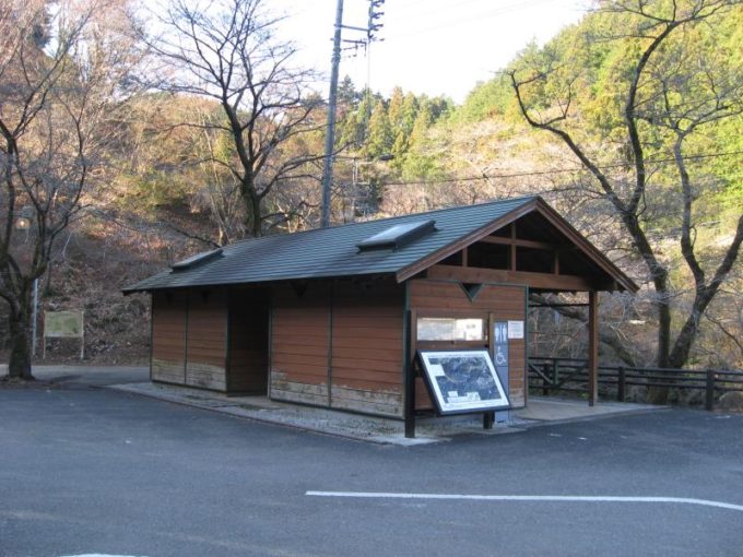 鎌北湖第一駐車場の公衆トイレ
