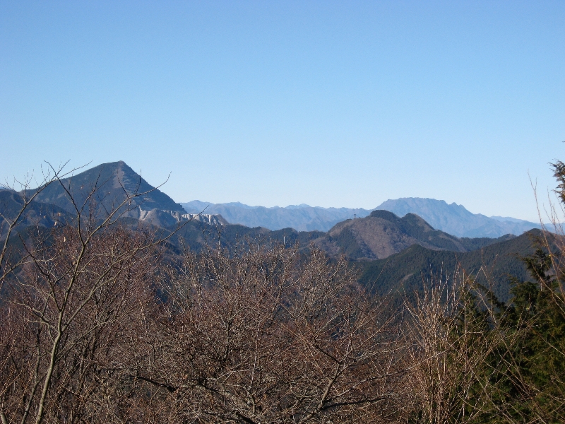 関八州見晴台から見た武甲山、二子山そして両神山