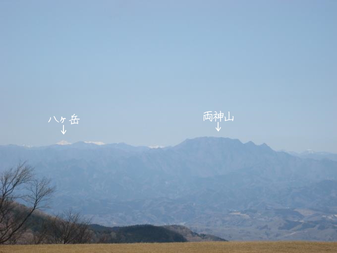 堂平山山頂からの展望（八ヶ岳と両神山）