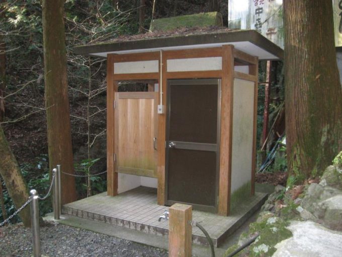 黒山三滝手前にある簡易トイレ