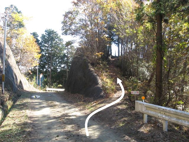 笠山峠への登山道入口