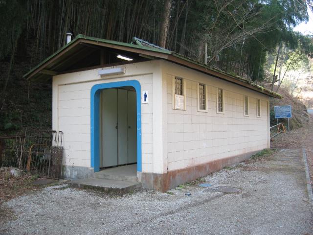 鎌北湖第二駐車場横の公衆トイレ