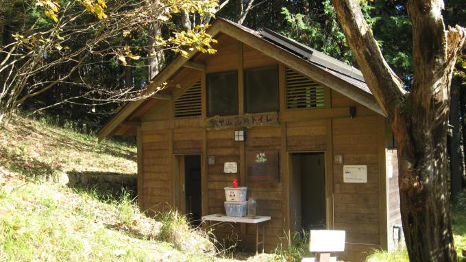 武甲山山頂トイレ