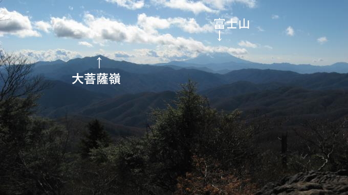 埼玉県側の笠取山山頂からの展望