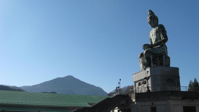 武甲山と仏像