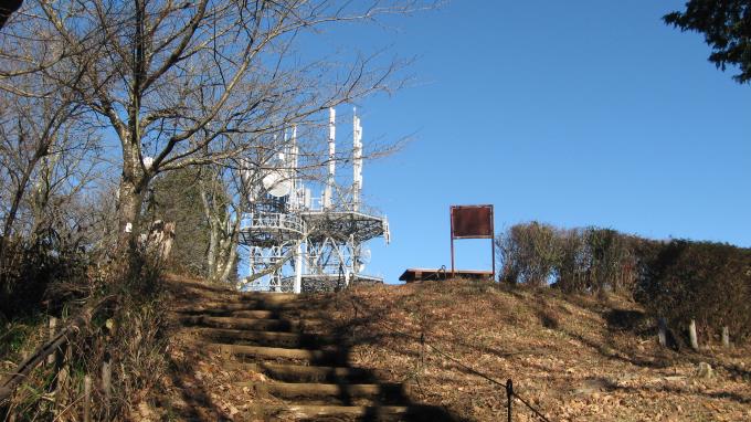 城山山頂のアンテナ塔