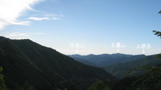 市道山、生藤山、土俵岳が見える