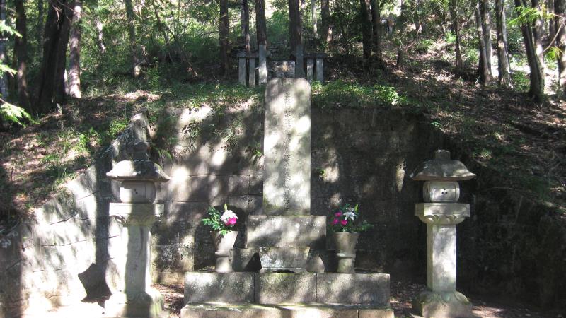 黒田直邦の墓石