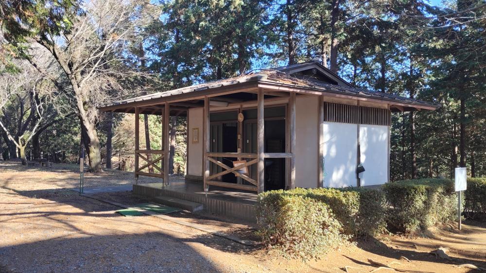 桜山展望台横公衆トイレ